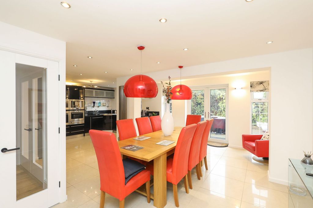 Property photo 2 of 32