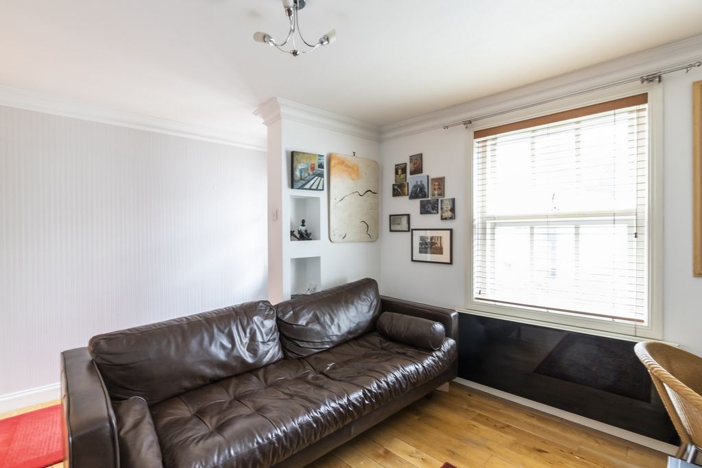 Property photo 3 of 10 Lounge