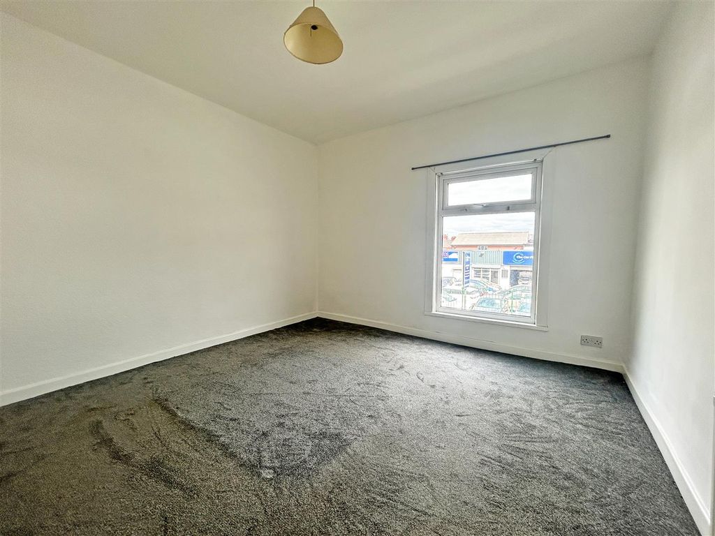 Property photo 2 of 10 Living Room