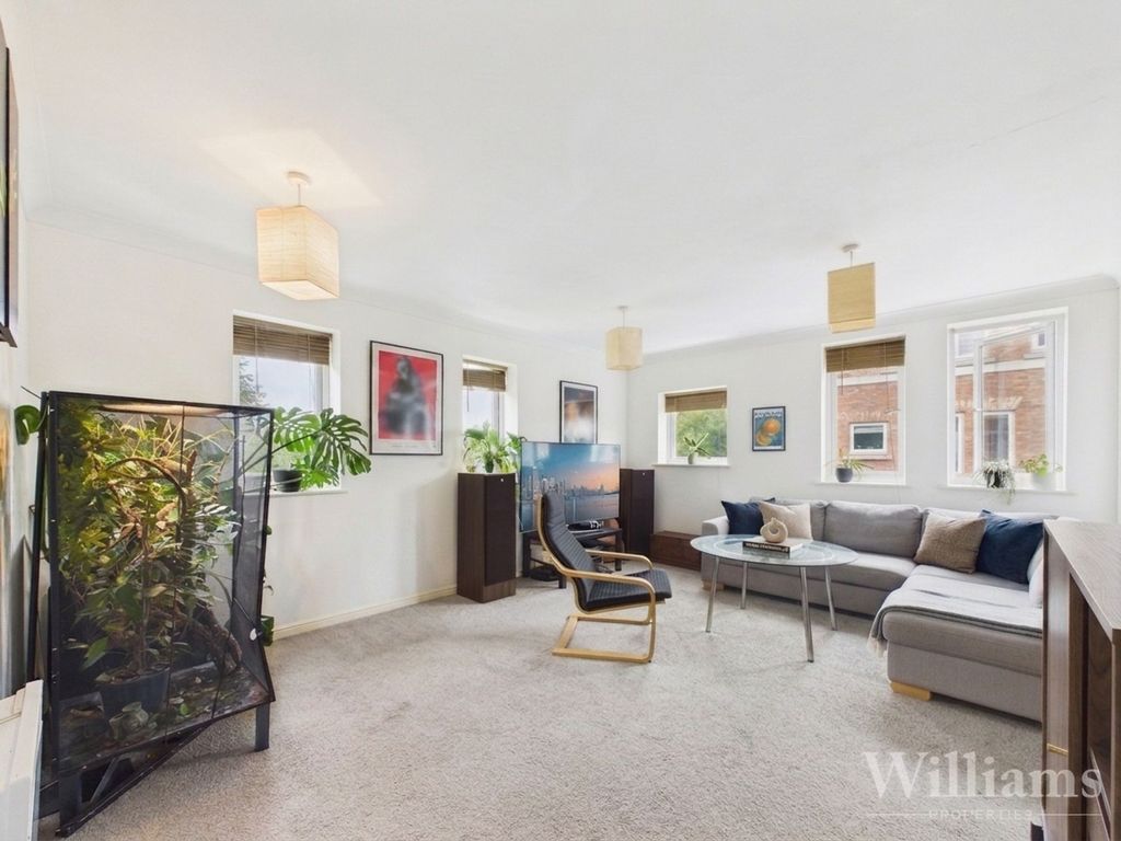 Property photo 3 of 11