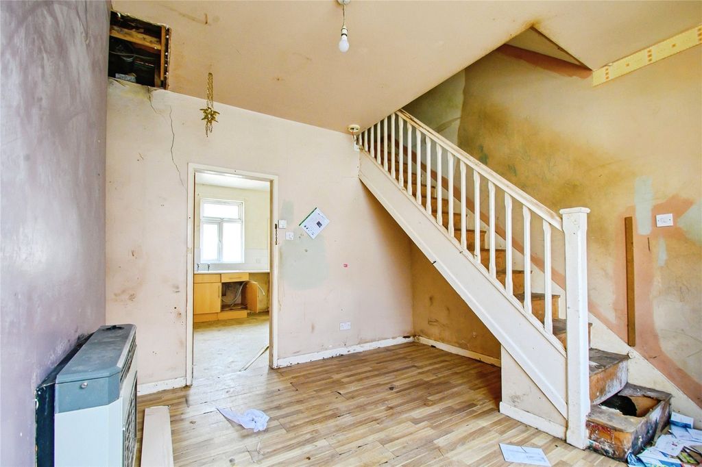 Property photo 2 of 17 Picture No. 27