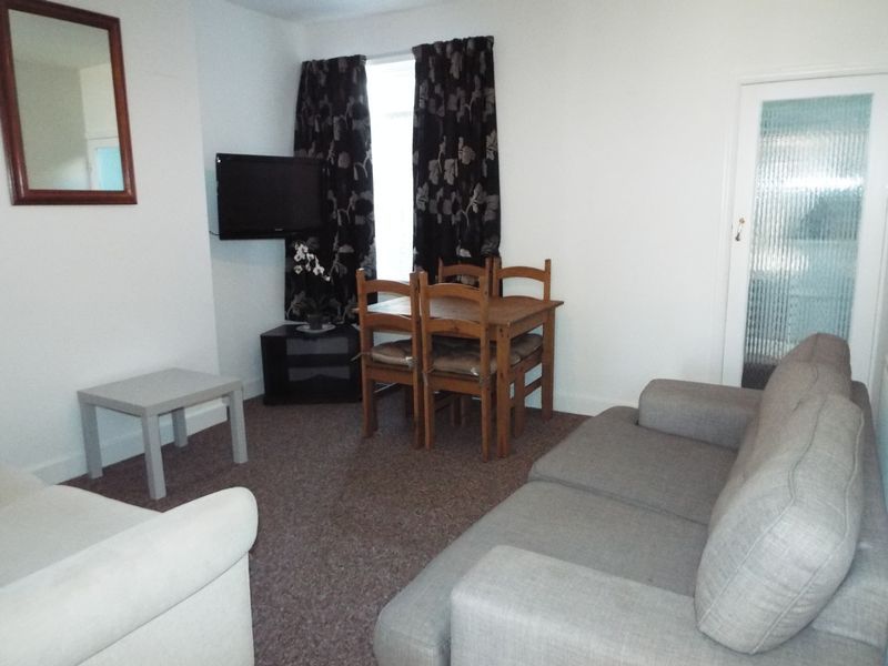 Property photo 3 of 15 Lounge