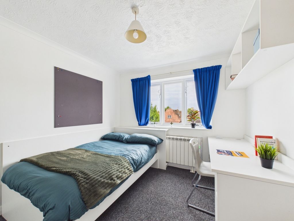 Property photo 1 of 6 Pin Hill, Canterbury
