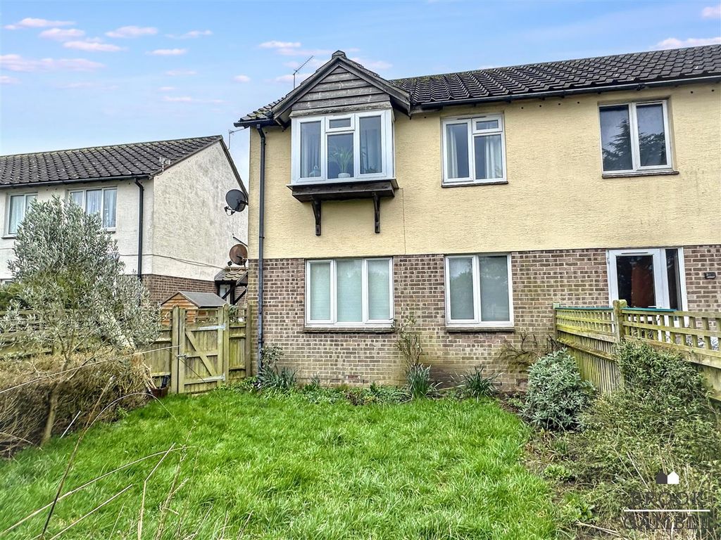 Property photo 1 of 11 01323 438506