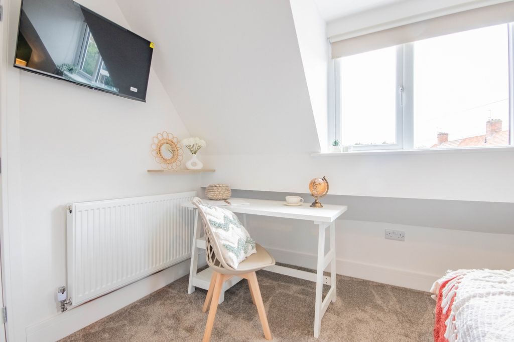 Property photo 2 of 11 E-3