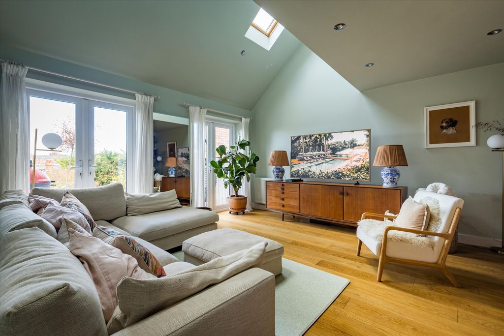 Property photo 3 of 17 Image