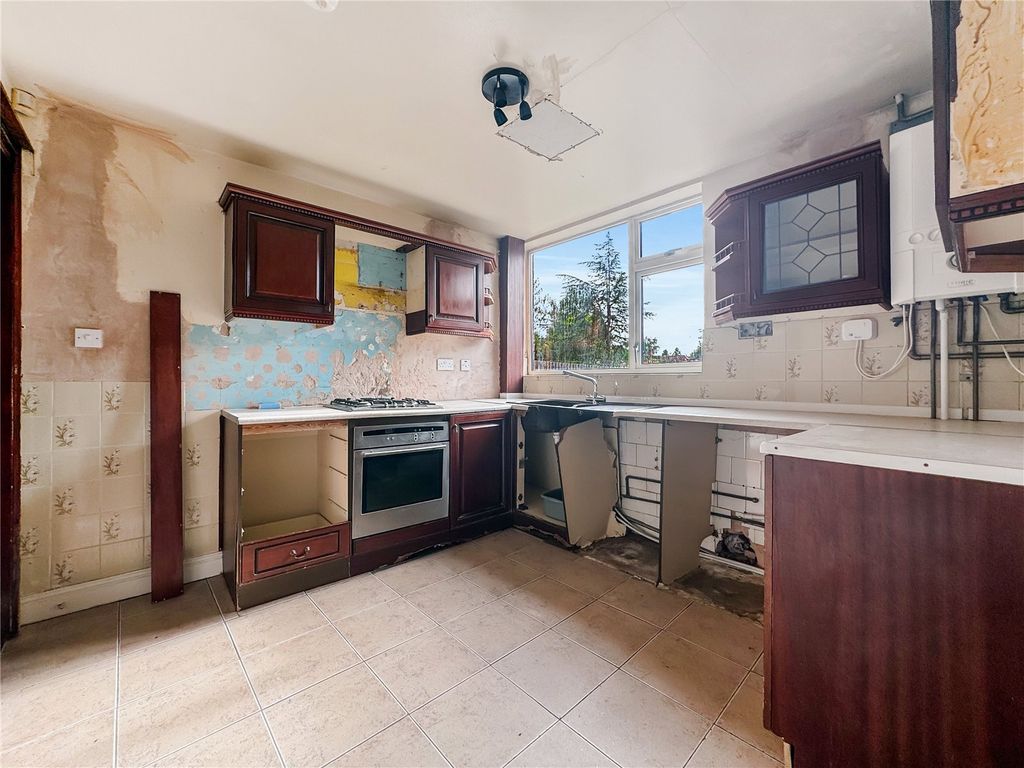 Property photo 3 of 21 Kitchen