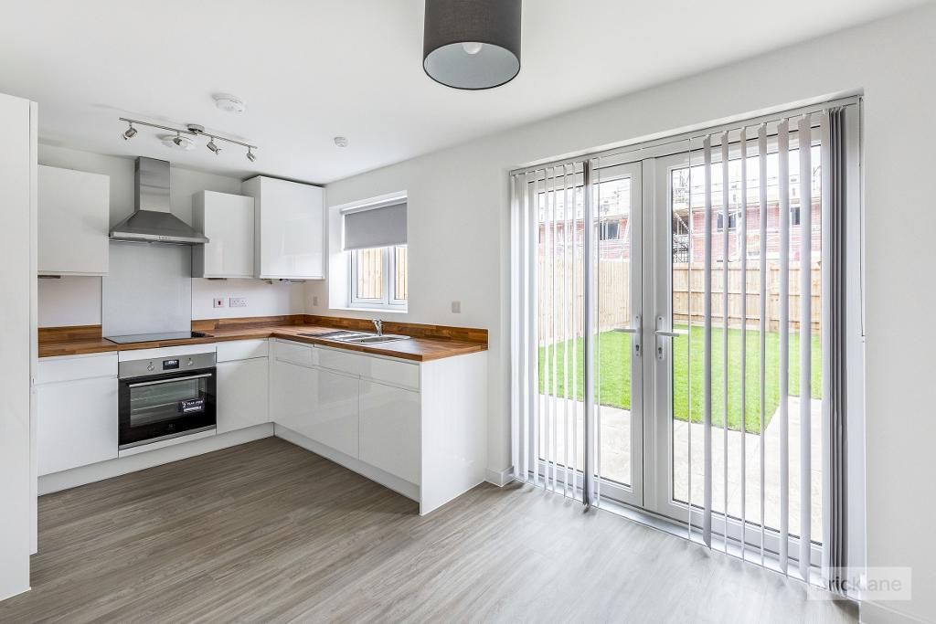 Property photo 2 of 14 Kitchen