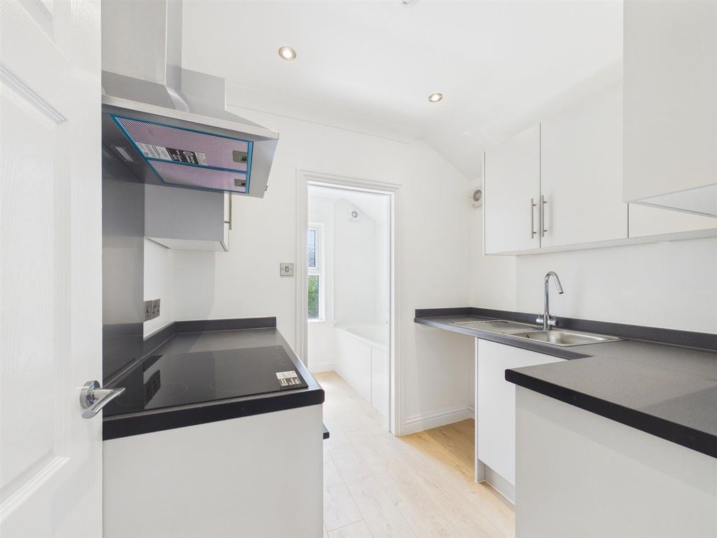 Property photo 3 of 8 Cam02435G0-Pr0340-Still007.Jpg