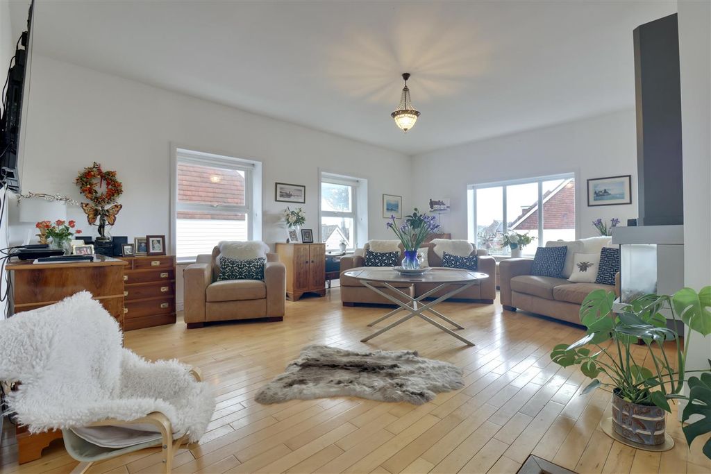 Additional image 5 of 3 bed maisonette for saleLangstone High Street, Havant PO9