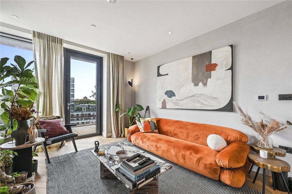 Property photo 2 of 32 Reception