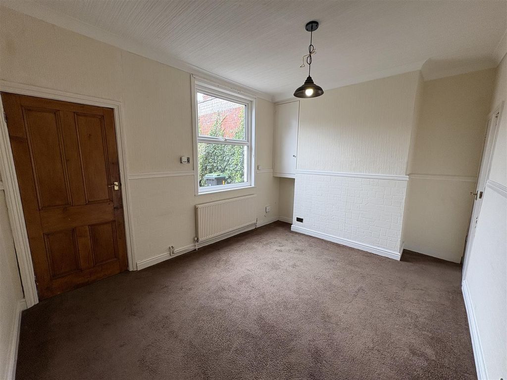 Property photo 3 of 9 Dining Room