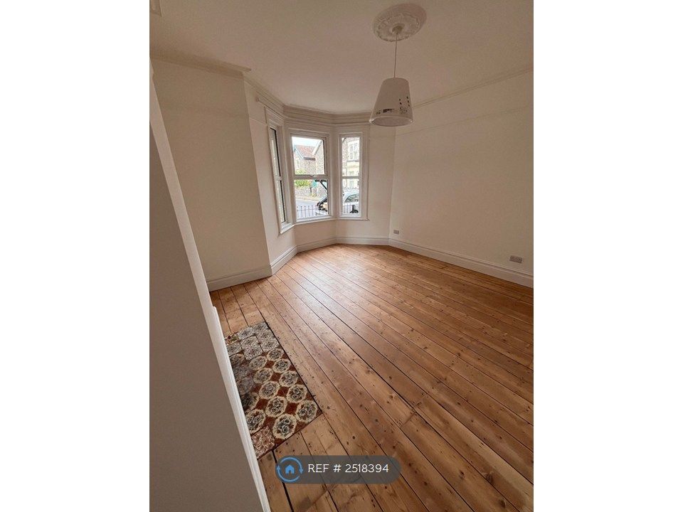 Property photo 3 of 14 Sitting Room