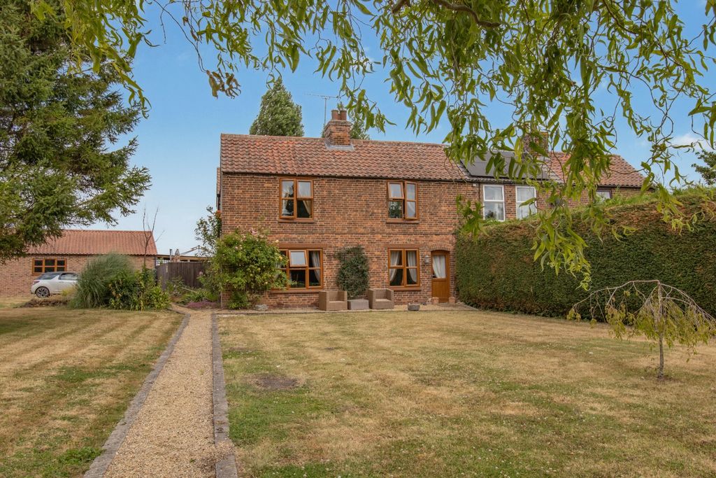 Property photo 1 of 27 4558731