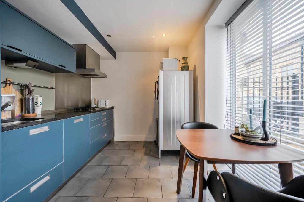 Property photo 3 of 19 Kitchen