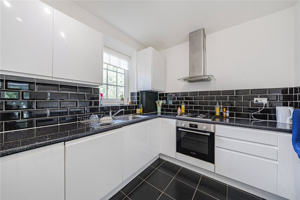 Property photo 3 of 18 Picture No. 06
