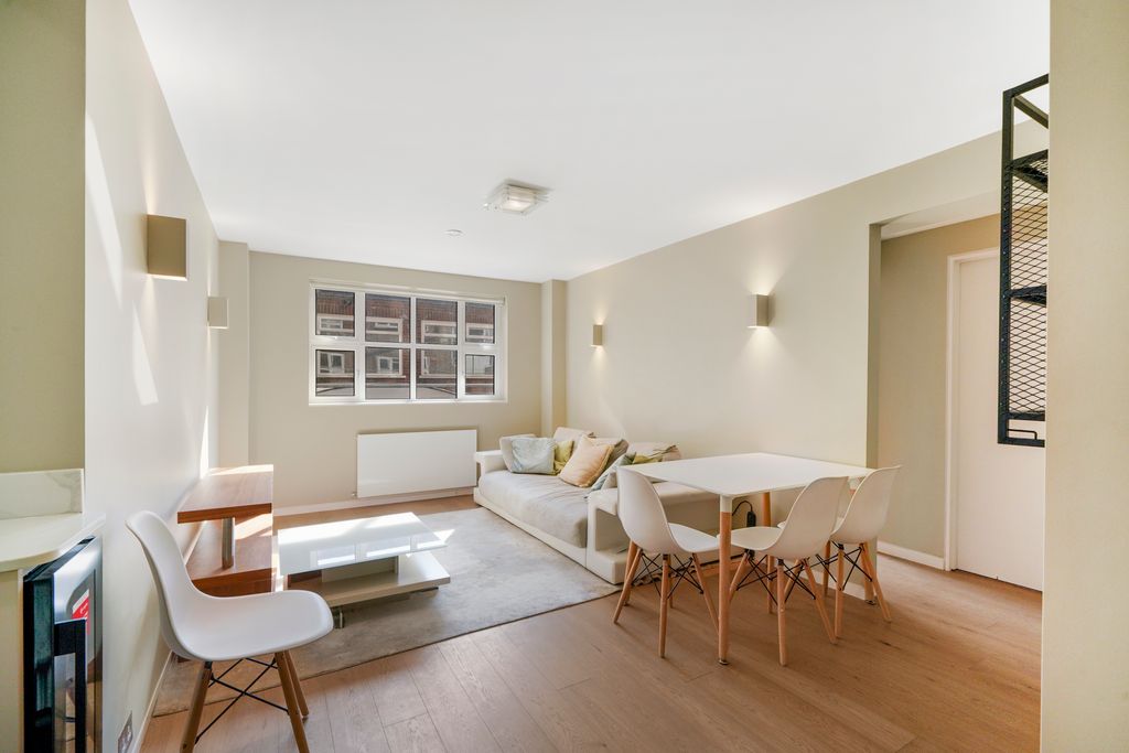 Property photo 1 of 8 Flat 196, Park West - 4Qhlskfsynwinim8Hq1O.Jpg