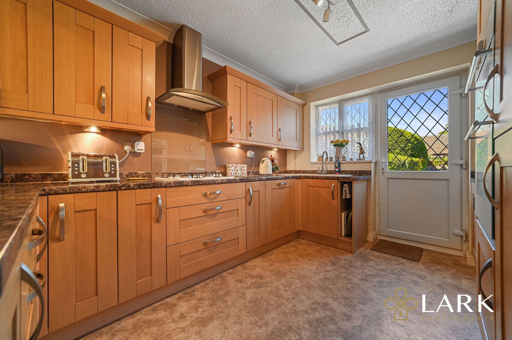 Property photo 3 of 19 Pt-Lark-Thehoneypot-19