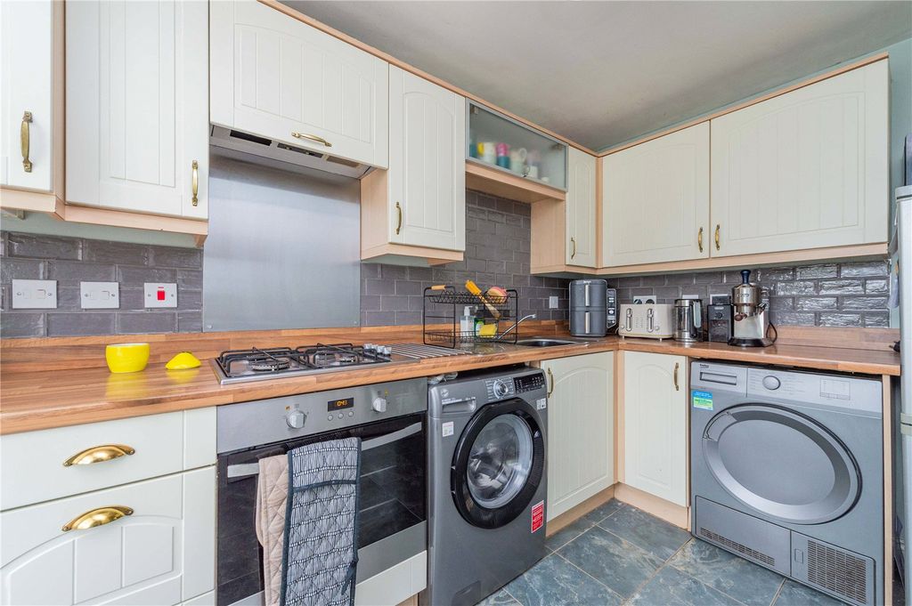 Property photo 2 of 24 Picture No. 06