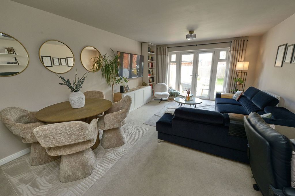 Property photo 2 of 23