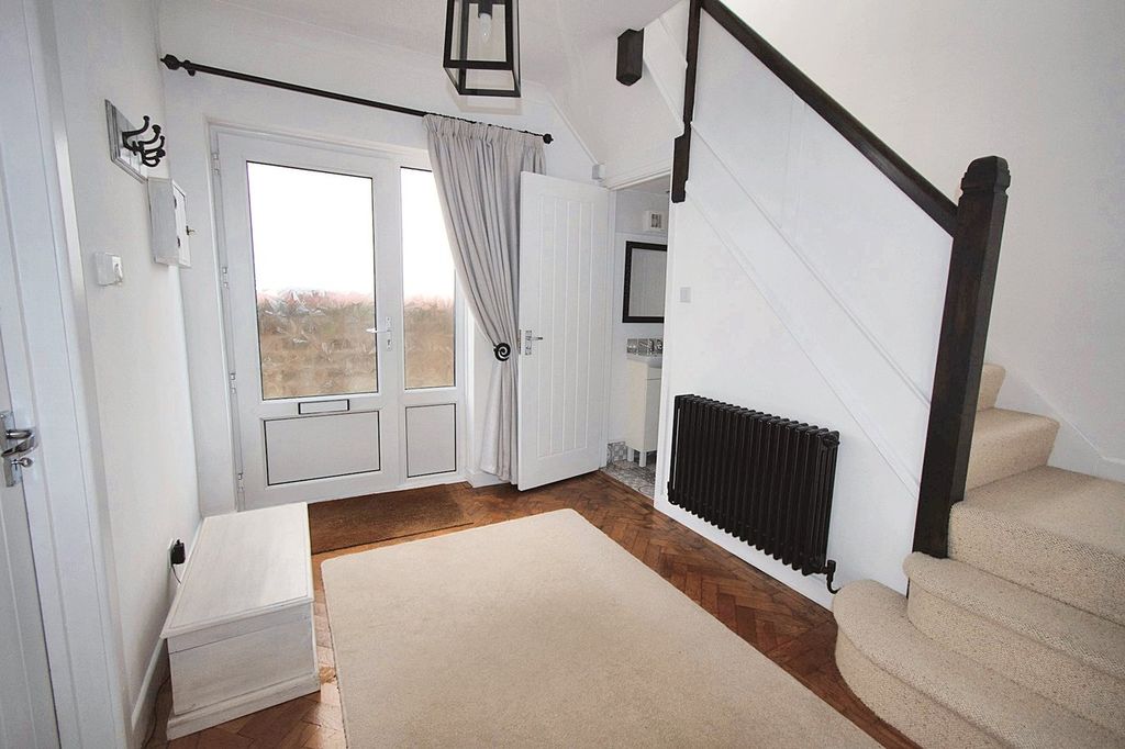 Property photo 2 of 27