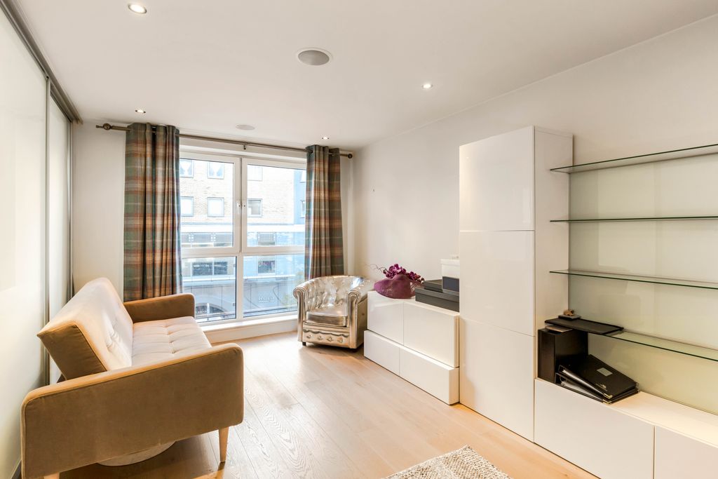 Property photo 3 of 8 25 Octavia House Fpz