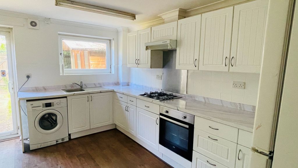 Property photo 2 of 5 Kitchen