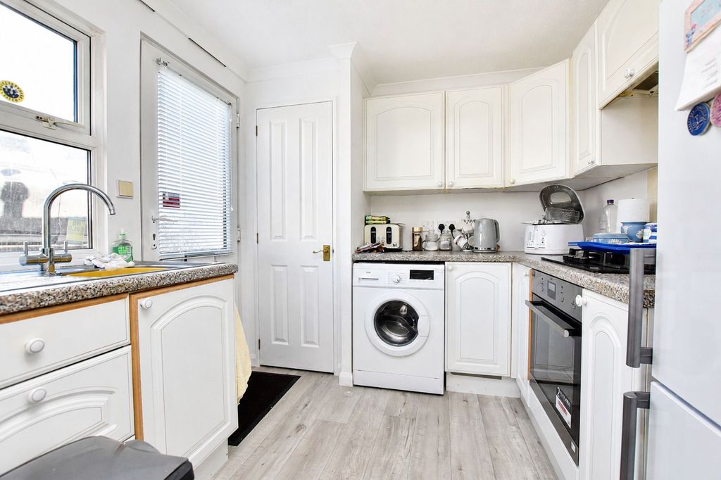 Property photo 3 of 12 Kitchen