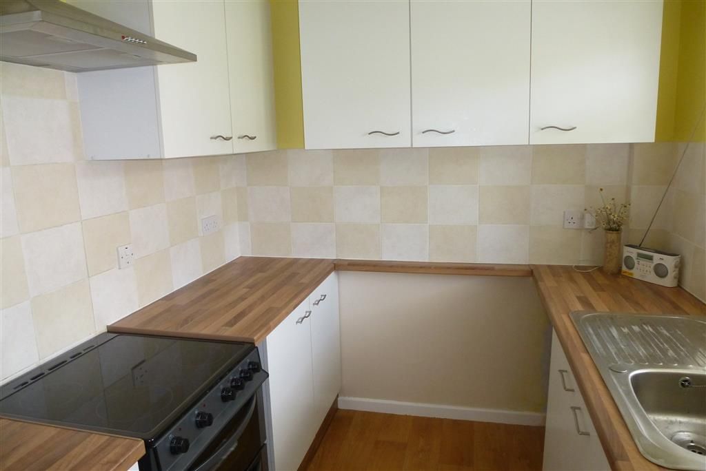 Property photo 2 of 6 Kitchen