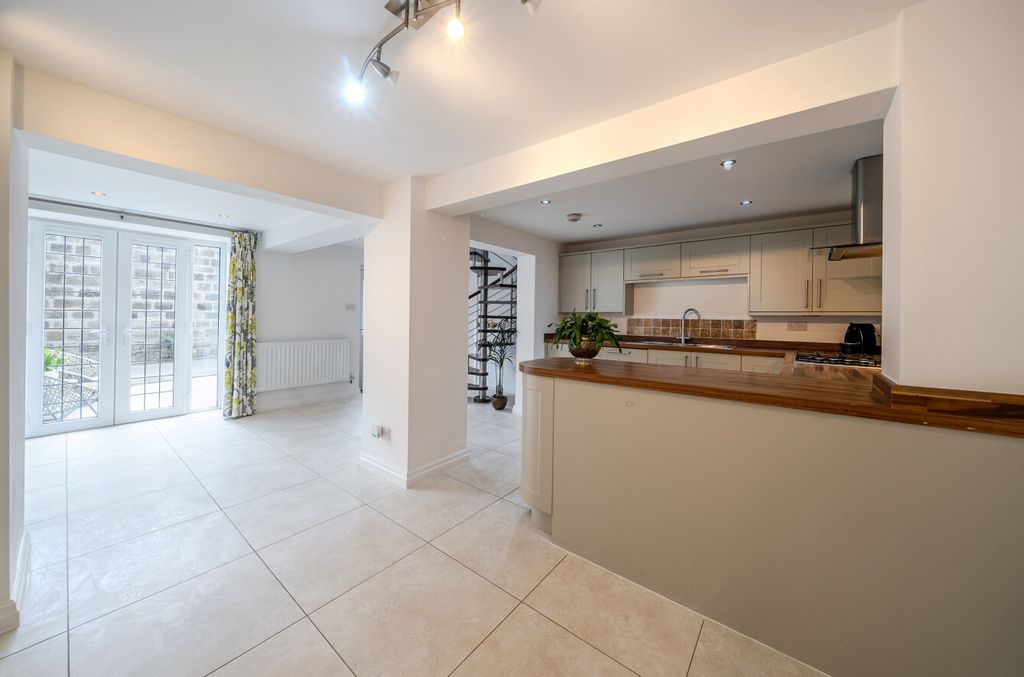 Property photo 3 of 16 8-6A5F7Ab5ce59F-1...