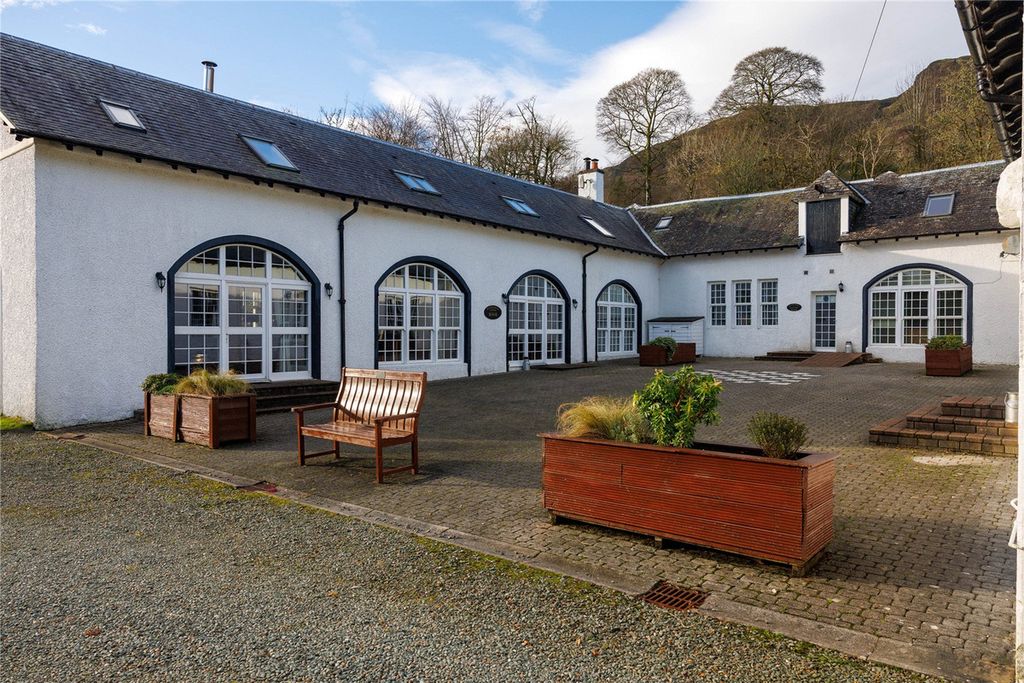 Property photo 3 of 42