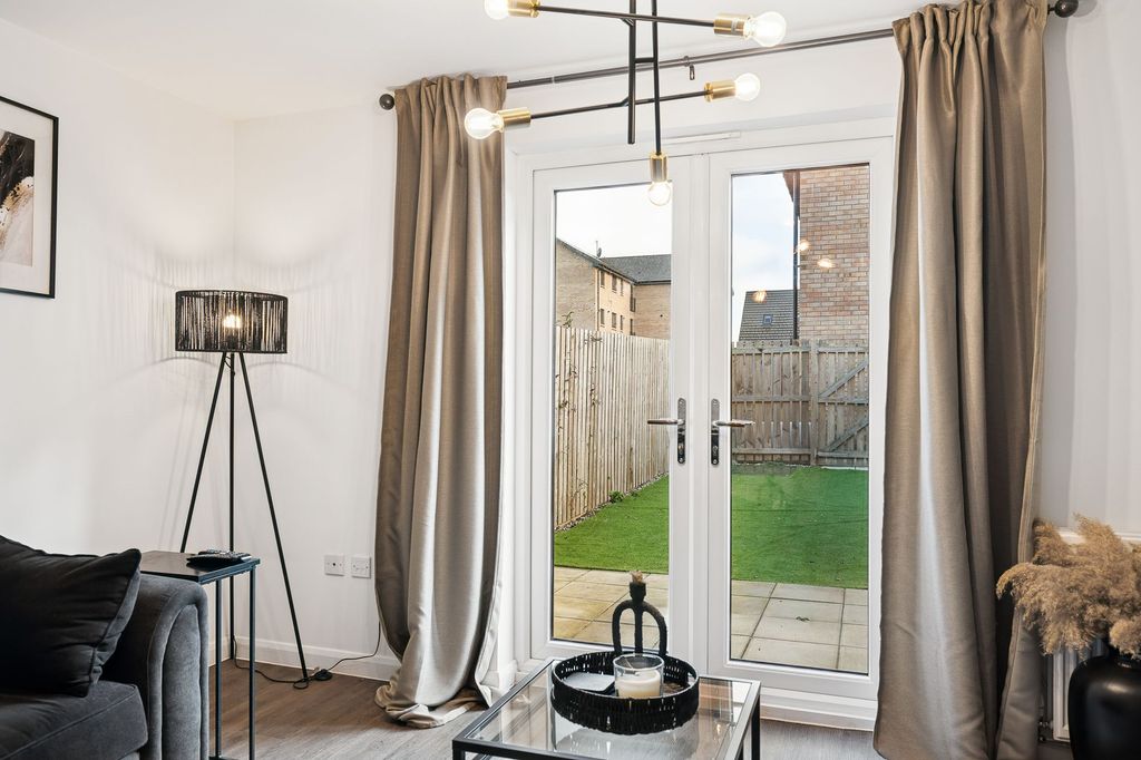 Property photo 3 of 25 Lounge