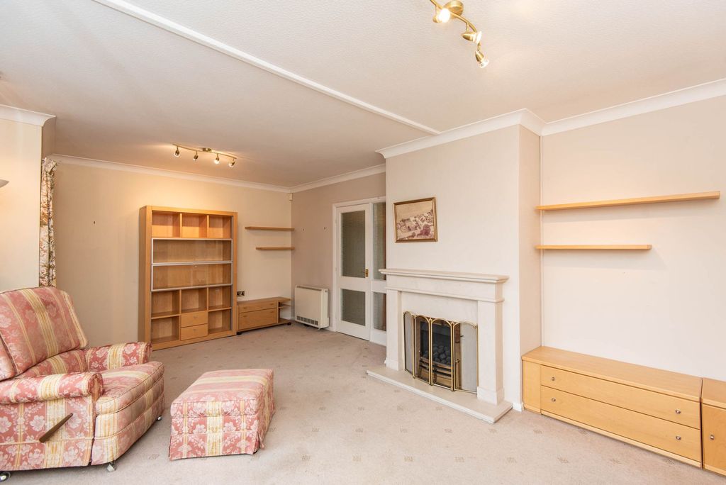 Property photo 3 of 25