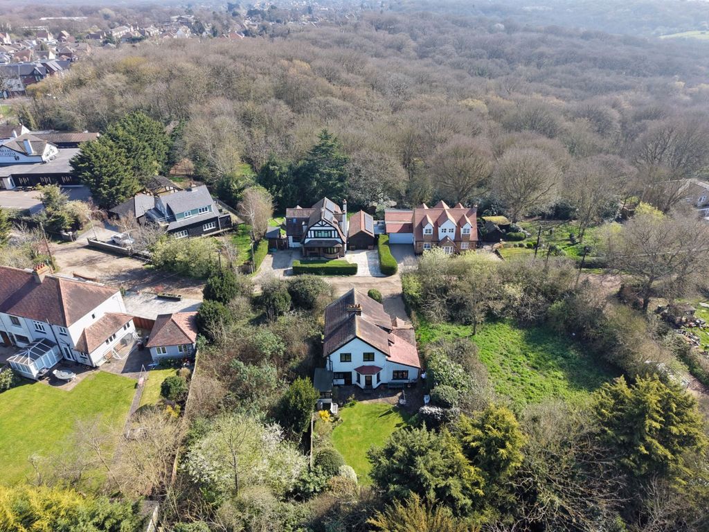 Property photo 2 of 29 4896275