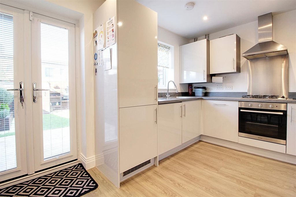 Property photo 2 of 24 Img_0841-Img_0843.Jpg