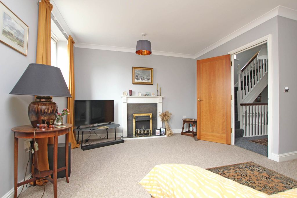 Property photo 2 of 23