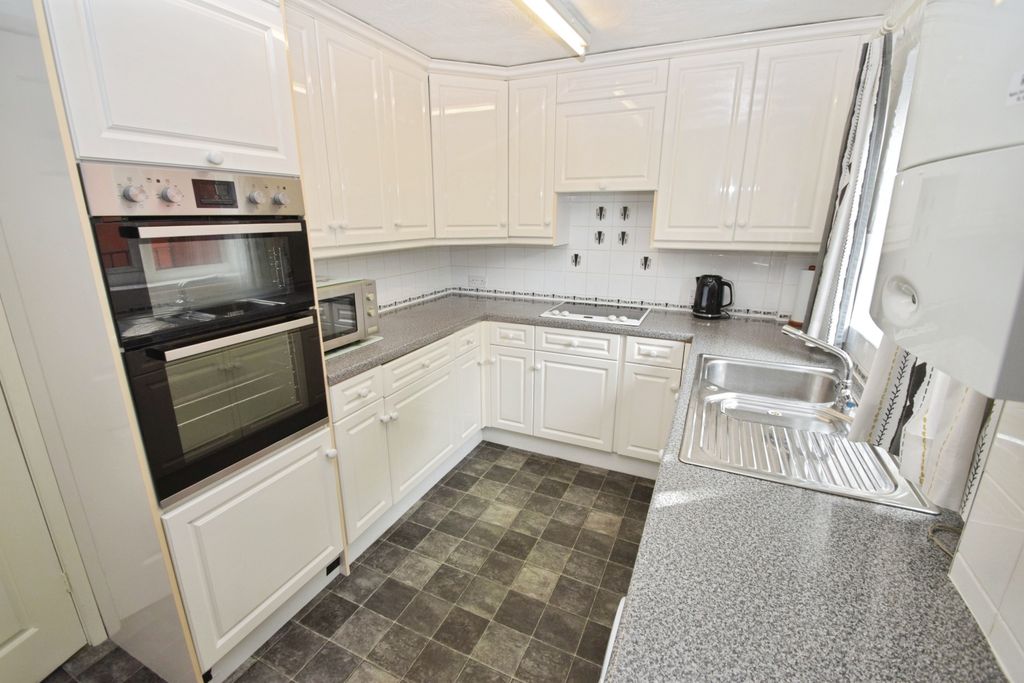 Property photo 2 of 23