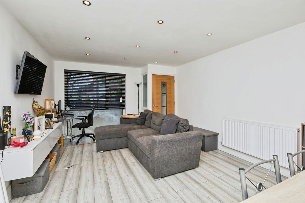 Property photo 3 of 14 Pbox-Img.Jpg