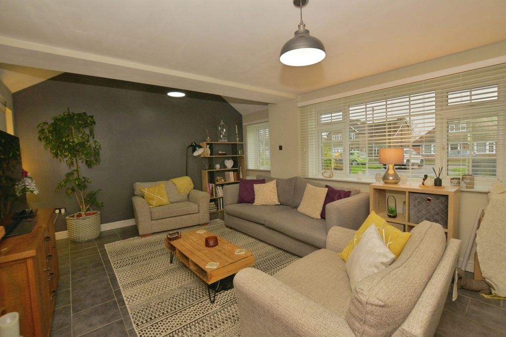 Property photo 2 of 17 Photo