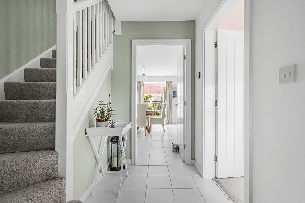 Property photo 2 of 18 Hallway