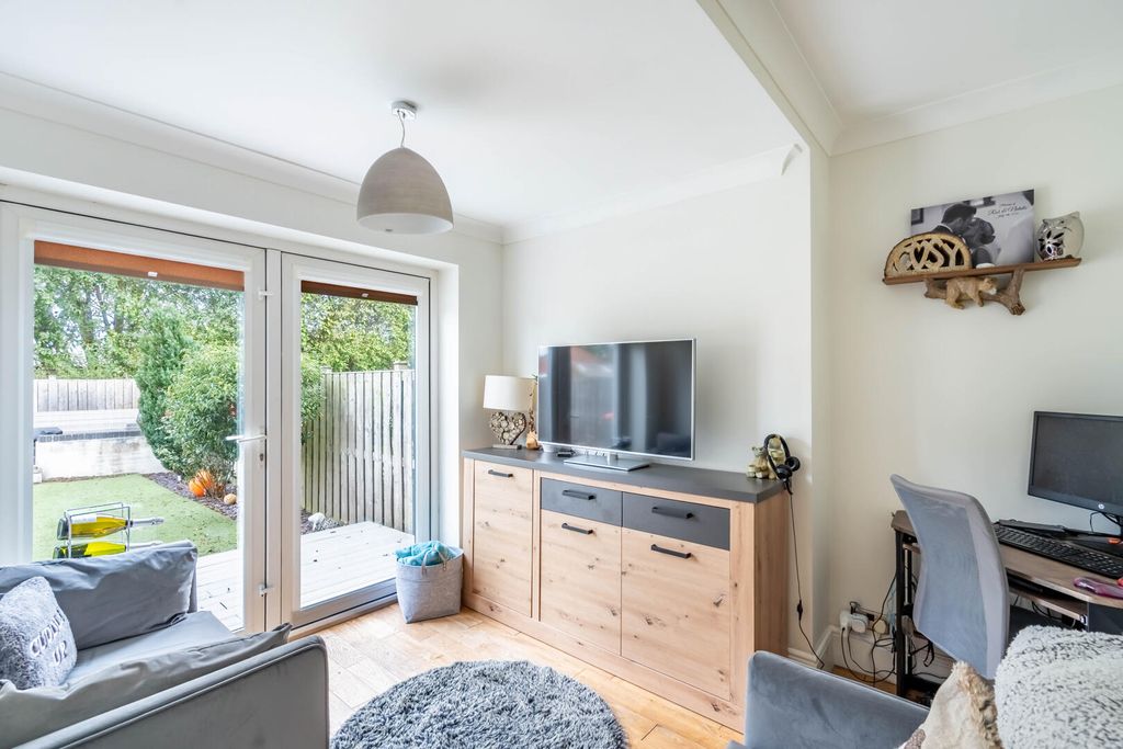 Property photo 3 of 17 Snug