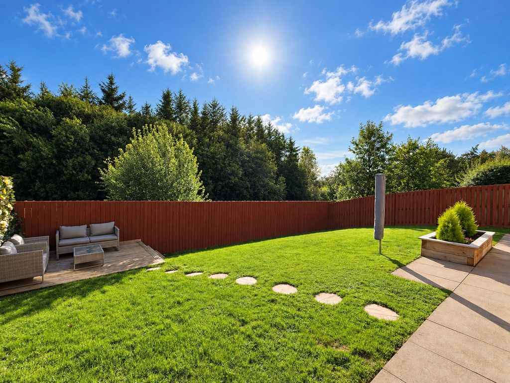 Property photo 2 of 27
