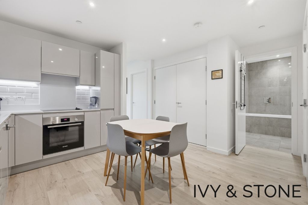 Property photo 2 of 17 4787843