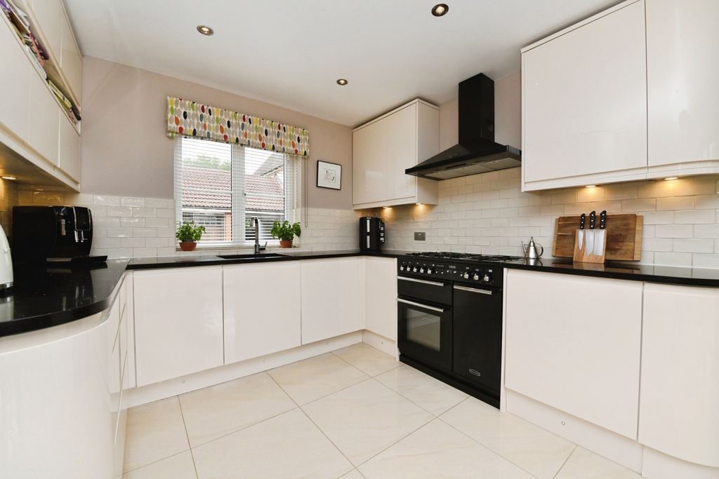 Property photo 3 of 17 Photo