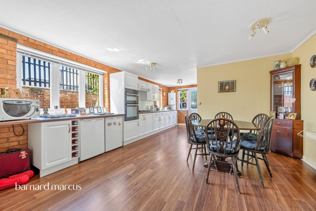 Property photo 1 of 23