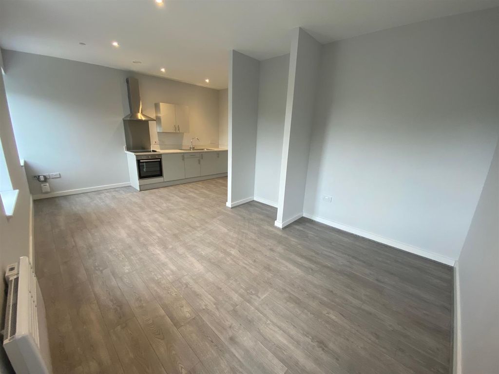 Property photo 2 of 7 Lounge / Bedroom / Kitchen