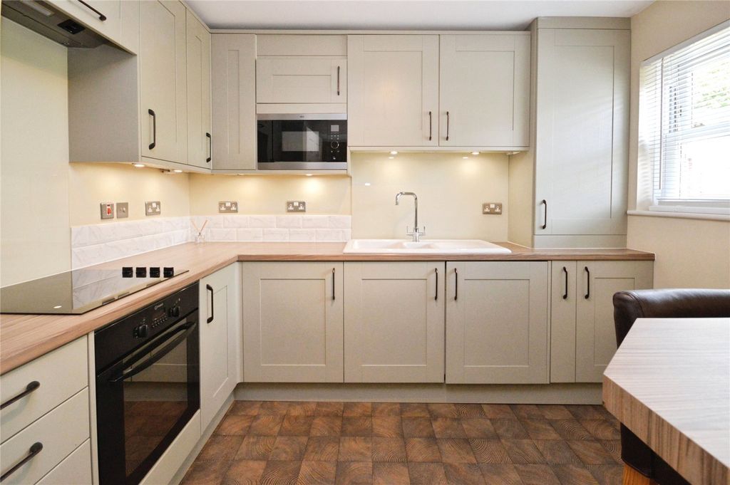 Property photo 2 of 18 Picture No. 13