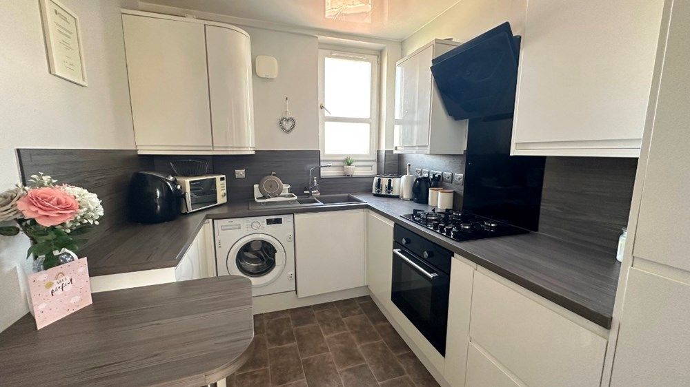 Property photo 2 of 5 Kitchen