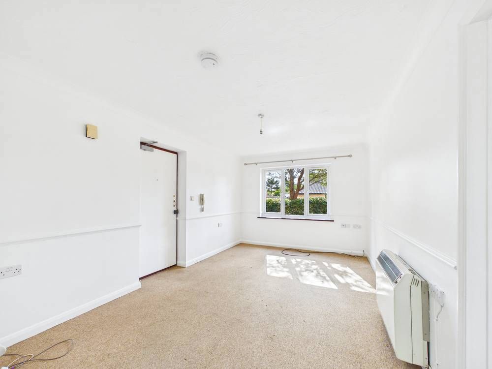 Property photo 2 of 8 Giraffe360-Still001