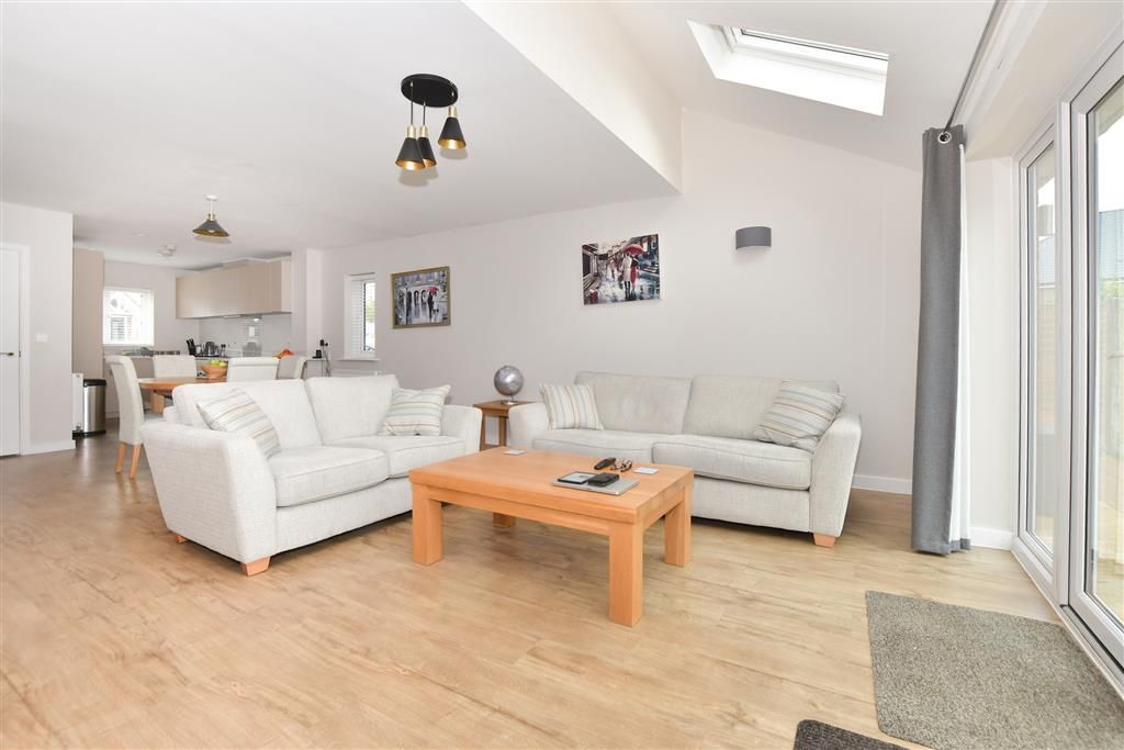 Property photo 3 of 10 Lounge